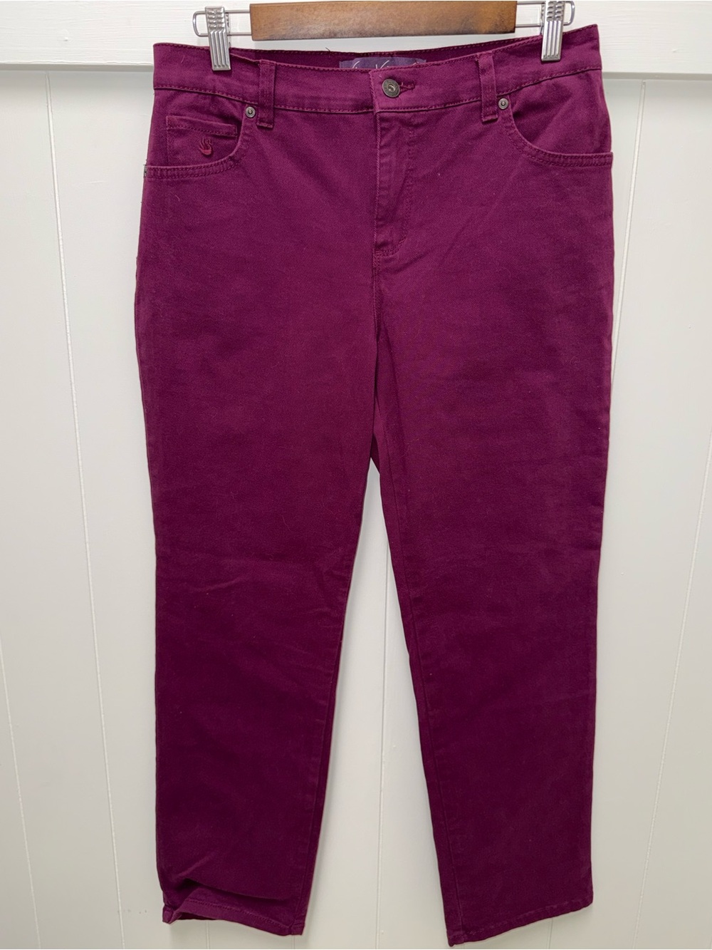 Gloria Vanderbilt Amanda Jeans Size 6 Burgundy Wine Straight Leg Pants